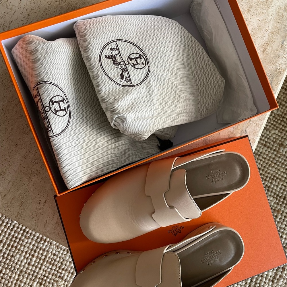 Hermes leather Calya clogs in beige color
36/ US 6 - Picture 2 of 7